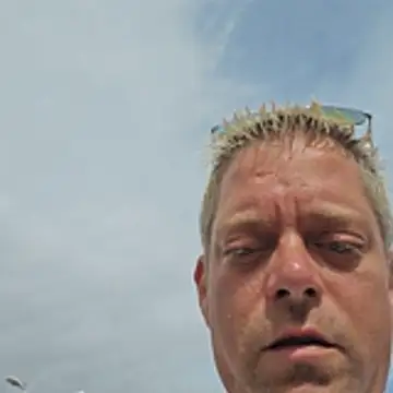 Trucker Hunter online show from 02-03-26, 03:06