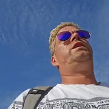 Trucker Hunter online show from 10-27-25, 04:08