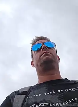 Trucker Hunter online show from 10-16-25, 02:47