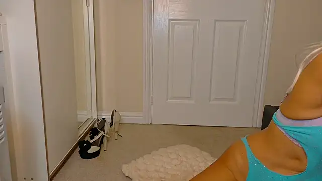 Tinkerbell822 online show from 11-25-25, 09:09