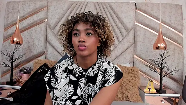 AgataRinaldi online show from 11-18-25, 08:34