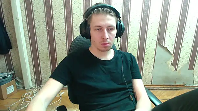 darienlarge online show from 10-04-25, 02:24