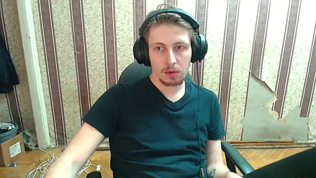 darienlarge online show from 09-18-25, 04:32