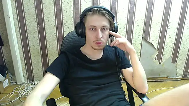 darienlarge online show from 10-10-25, 04:30