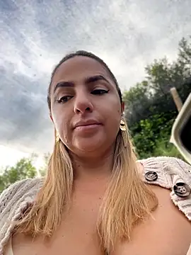 sammyqueenx21 online show from 06-17-26, 11:42