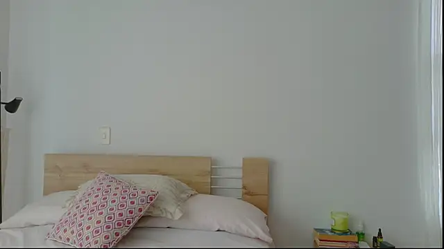 Snapshot of GrettaBenett chatting on 09-19-25, 08:35 GrettaBenett online show from 09-19-25, 08:35