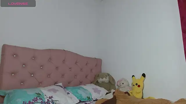 Snapshot of emily_littesweet chatting on 12-21-25, 12:13 emily littesweet online show from 12-21-25, 12:13