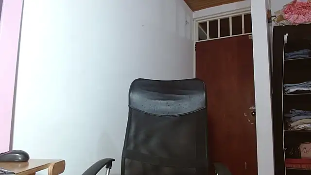 Snapshot of emily_littesweet chatting on 11-15-25, 10:58 emily littesweet online show from 11-15-25, 10:58