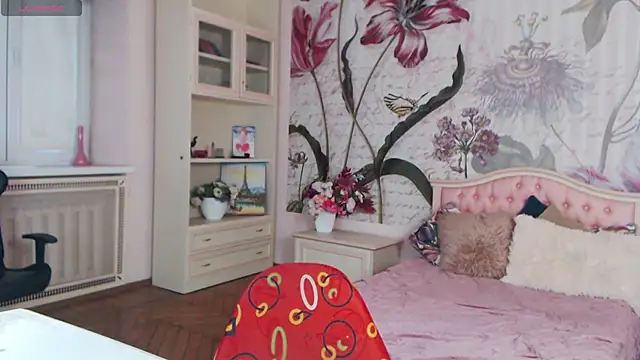 AliciaBow online show from 10-25-25, 01:34