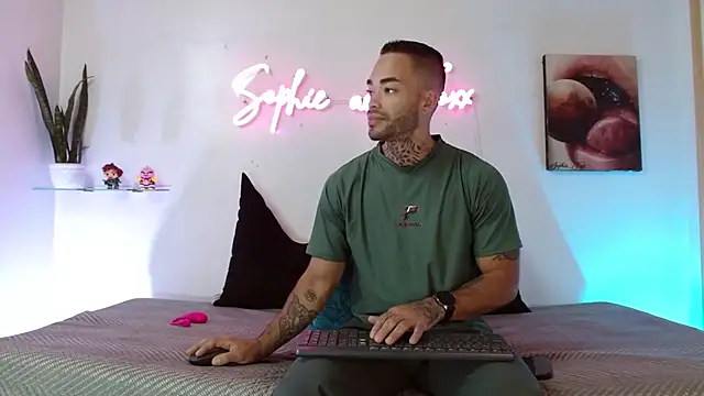 SophieFoxx17 online show from 05-25-26, 12:04