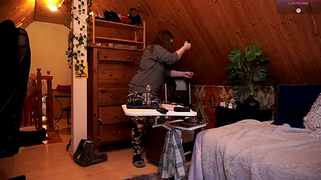 TessaWinter online show from 11-03-25, 04:32