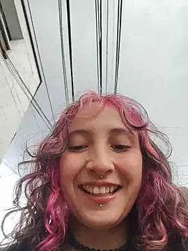 Snapshot of _Laary chatting on 12-21-25, 08:42 Laary online show from 12-21-25, 08:42