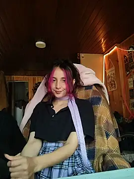 Snapshot of _Laary chatting on 11-18-25, 08:56 Laary online show from 11-18-25, 08:56