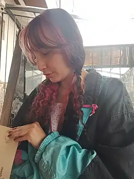 Snapshot of _Laary chatting on 12-20-25, 03:15 Laary online show from 12-20-25, 03:15