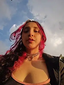 Snapshot of _Laary chatting on 11-22-25, 09:57 Laary online show from 11-22-25, 09:57