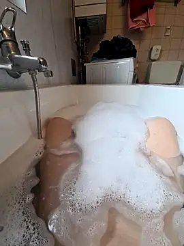 Snapshot of toeloverlive chatting on 09-23-25, 11:39 toeloverlive online show from 09-23-25, 11:39