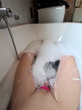 Snapshot of toeloverlive chatting on 10-15-25, 08:44 toeloverlive online show from 10-15-25, 08:44