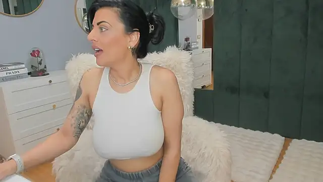 ElisaBaxter online show from 01-14-26, 05:11