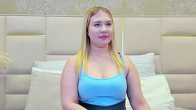 Snapshot of LunaHouston chatting on 03-21-25, 04:07 LunaHouston online show from 03-21-25, 04:07