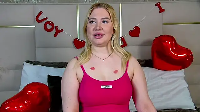 Snapshot of LunaHouston chatting on 02-14-26, 04:07 LunaHouston online show from 02-14-26, 04:07