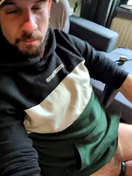 Snapshot of MckyD1cky chatting on 11-24-25, 12:27 MckyD1cky online show from 11-24-25, 12:27