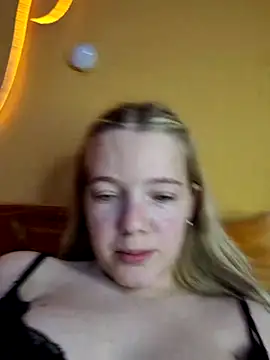 Snapshot of -veranito- chatting on 03-09-25, 03:01 -veranito- online show from 03-09-25, 03:01