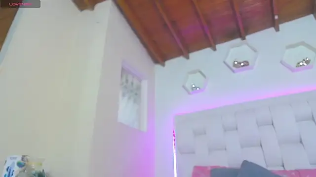 shanakendall online show from 10-30-25, 02:14