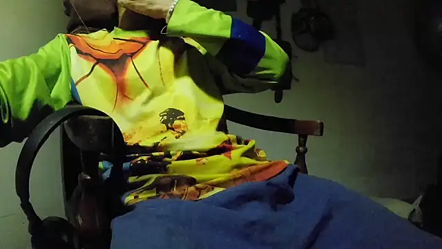 Snapshot of crazylatinguyy chatting on 11-19-25, 03:39 crazylatinguyy online show from 11-19-25, 03:39