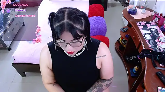 lufek23 online show from 02-28-25, 05:26