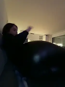 TheCinderella online show from 11-17-25, 04:44