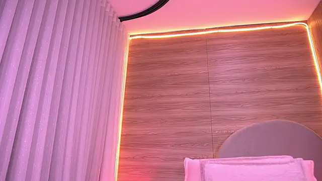 danna berlin  online show from 05-28-26, 07:20