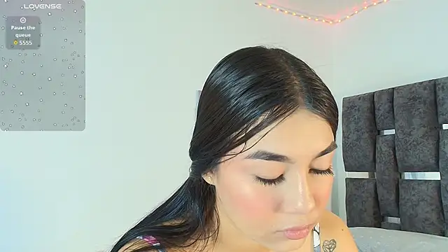 Natasharuso online show from 12-16-25, 01:37