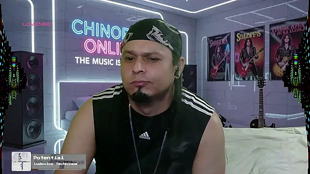 Snapshot of chino_roz chatting on 10-14-25, 09:10 chino roz online show from 10-14-25, 09:10