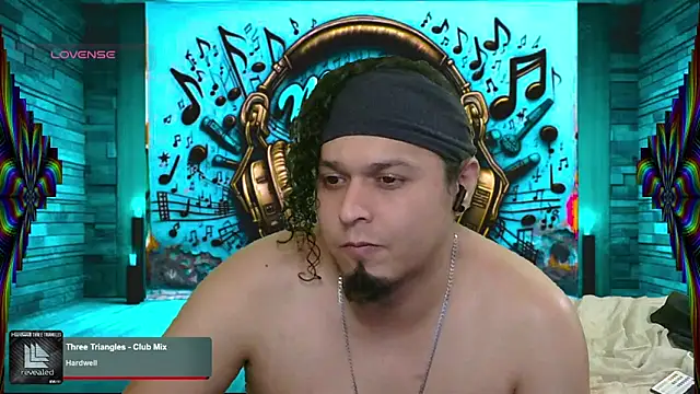 Snapshot of chino_roz chatting on 03-13-25, 03:39 chino roz online show from 03-13-25, 03:39