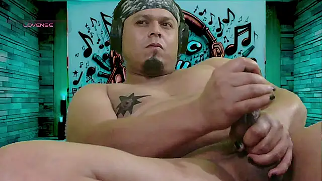 Snapshot of chino_roz chatting on 03-20-25, 12:43 chino roz online show from 03-20-25, 12:43