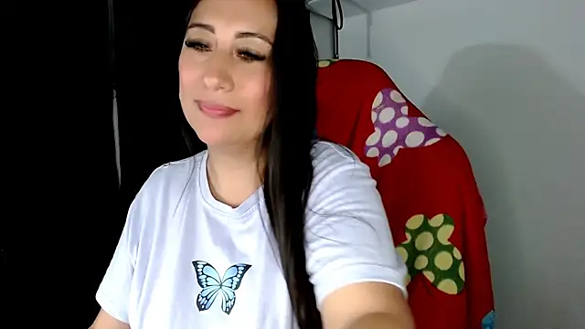 Snapshot of carolinalovee_ chatting on 01-16-25, 05:11 carolinalovee online show from 01-16-25, 05:11