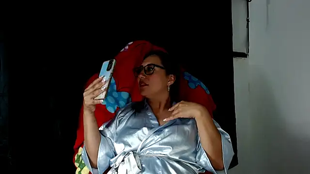 Snapshot of carolinalovee_ chatting on 01-12-25, 04:00 carolinalovee online show from 01-12-25, 04:00