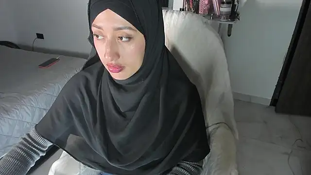 adila anich online show from 02-10-26, 10:42