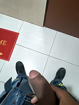 Snapshot of N-lS chatting on 03-02-26, 02:13 N-lS online show from 03-02-26, 02:13