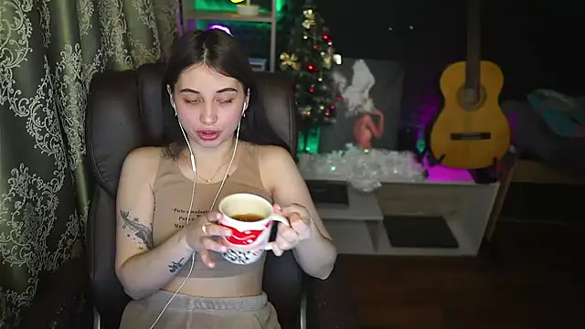 delicatedBailey online show from 03-10-25, 02:59