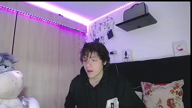 Santiago kiler online show from 03-20-26, 01:56