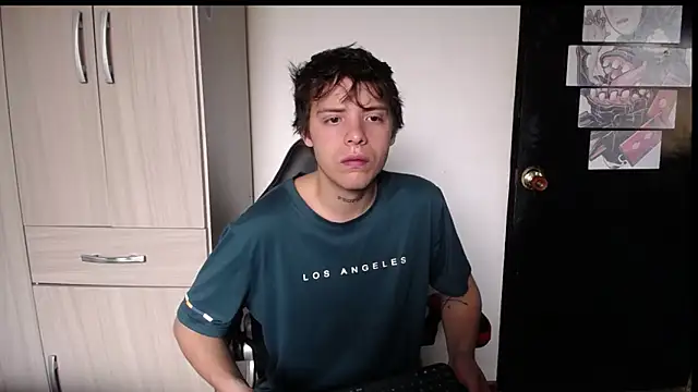 Santiago kiler online show from 12-22-25, 03:56