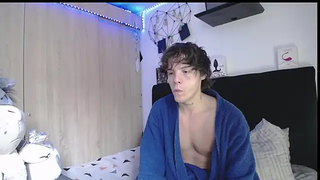 Snapshot of Santiago_kiler chatting on 04-21-26, 01:39 Santiago kiler online show from 04-21-26, 01:39