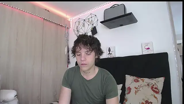 Santiago kiler online show from 03-13-26, 01:38