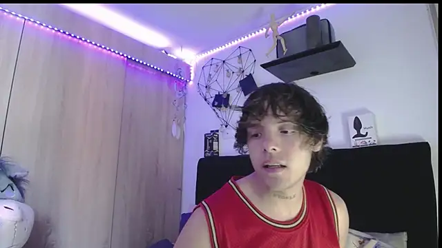 Snapshot of Santiago_kiler chatting on 07-18-26, 07:11 Santiago kiler online show from 07-18-26, 07:11