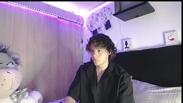 Santiago kiler online show from 04-15-26, 12:21