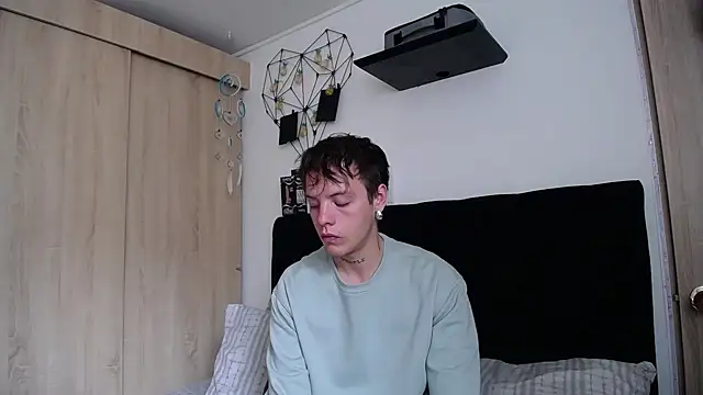 Santiago kiler online show from 10-14-25, 04:18