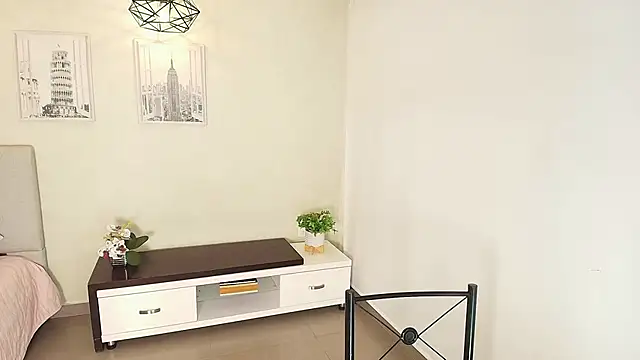 Sassy--Girl online show from 11-21-25, 06:18