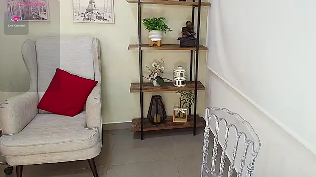 Sassy--Girl online show from 01-14-26, 09:40