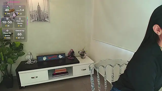 Sassy--Girl online show from 10-30-25, 06:05